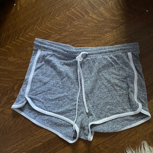 ARITZIA Wilfred shorts - Picture 1 of 3